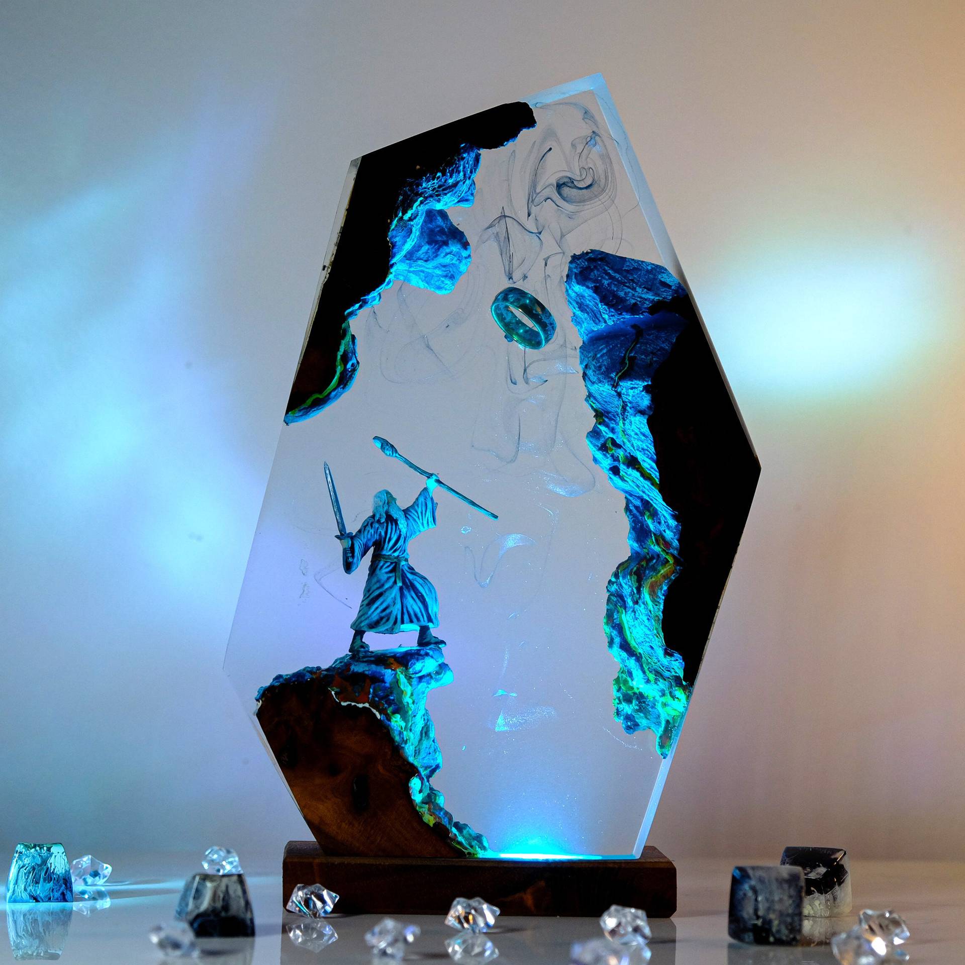 Resin Art Resin - Film-Szenen-Figur Tischlampe aus Harz, Magischer Ring,
