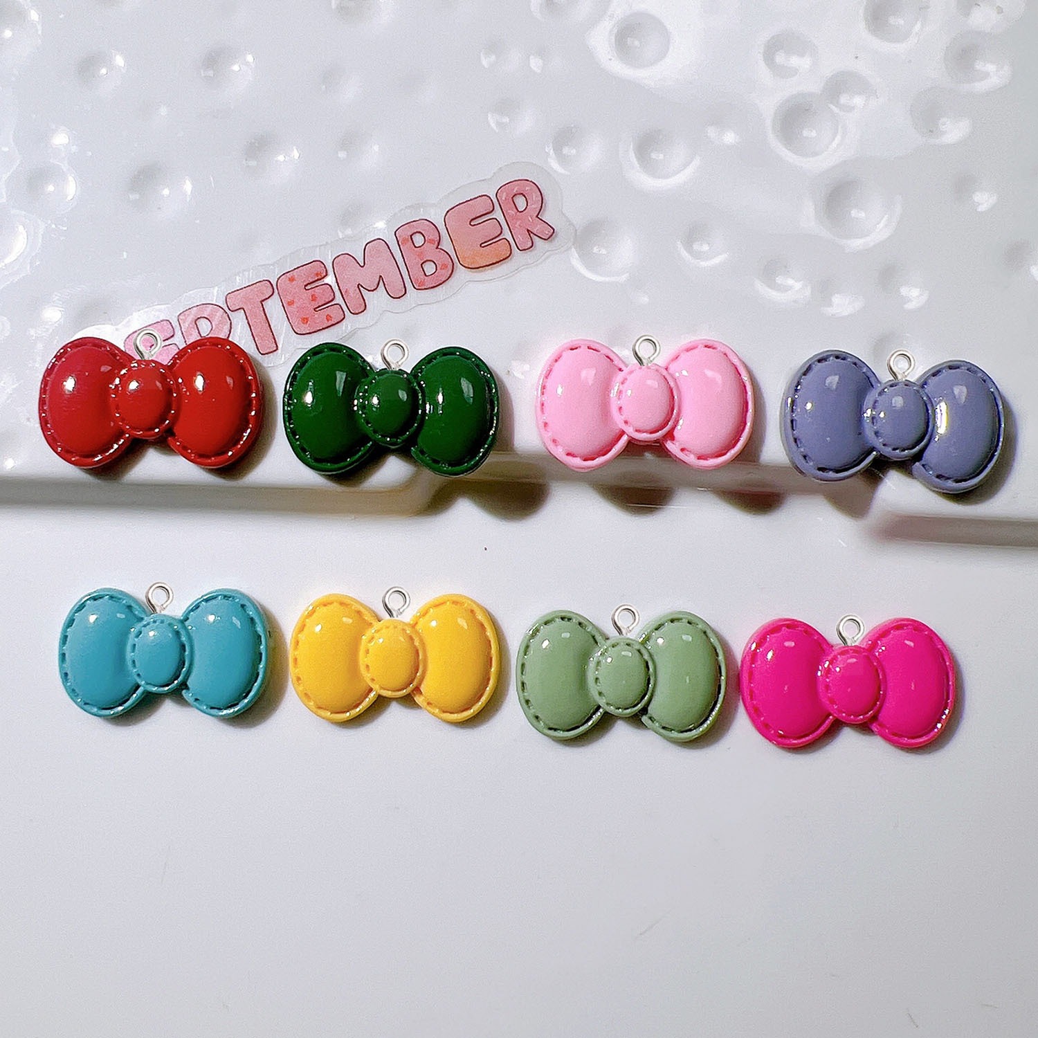 10 Stück niedliche Cartoon-Bow – Resin Art Earrings Material Bewertung und Preis